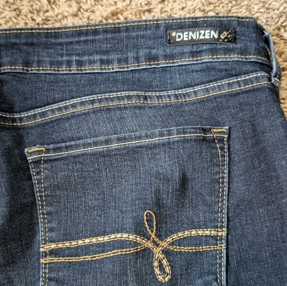Levi's Denizen low-rise boyfriend cropped roll cuff jeans - Picture 6 of 10